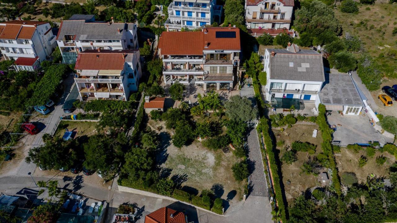 Apartments Vesela Banjol Екстер'єр фото