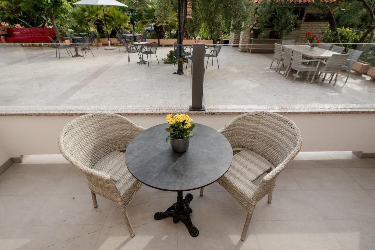 Apartments Vesela Banjol Екстер'єр фото
